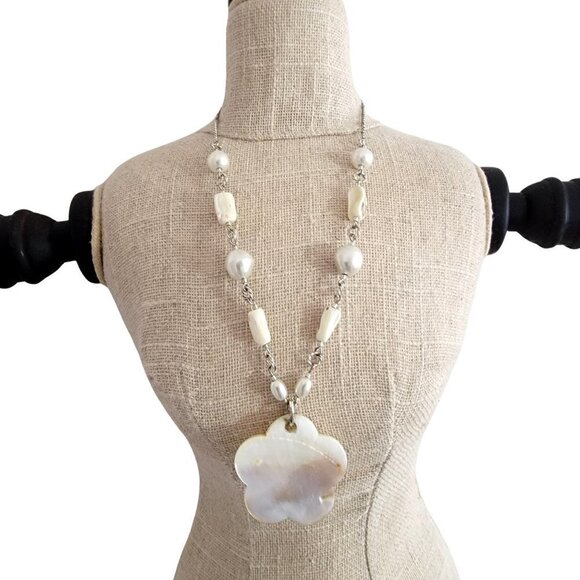 Mother of Pearl Flower Rhinestone Vintage Necklace - Picture 2 of 6